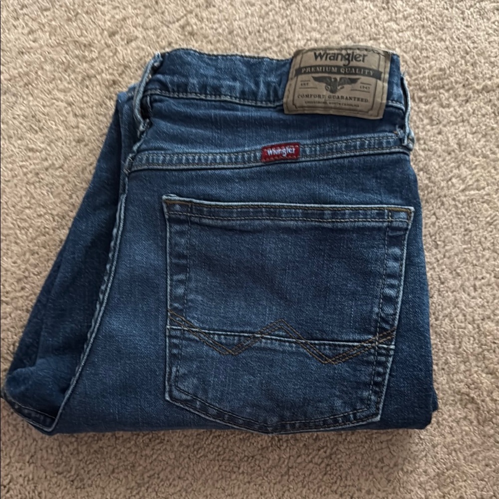 Wrangler Men's Deep Blue Relaxed Jeans